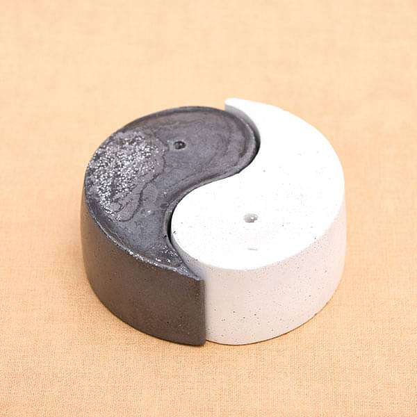 6.3 inch (16 cm) Ying Yang Concrete Pot with Plate(Rustic Black, Rustic White) - Image 3