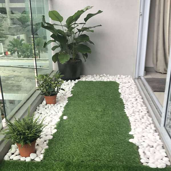 Beautify Balcony Edges with White Pebbles - Image 2