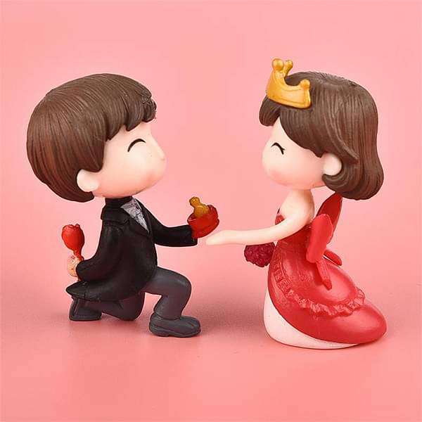 Engagement couple plastic miniature garden toys - 1 Pair - Image 2