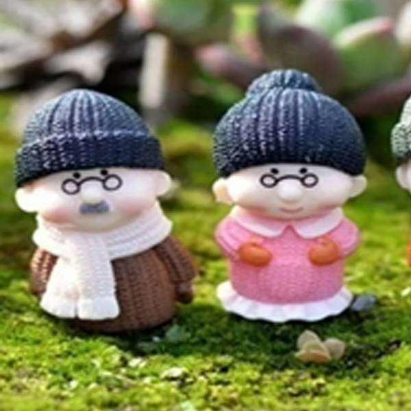 Grandparents in woolens plastic miniature garden toys (Black Cap) - 1 Pair