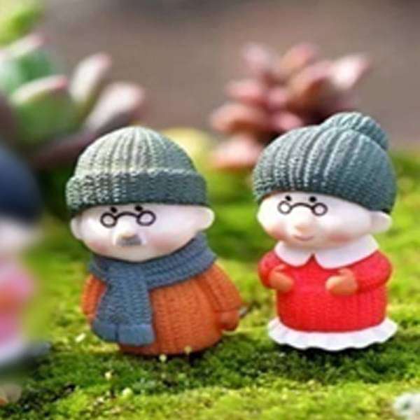 Grandparents in woolens plastic miniature garden toys (Green Cap) - 1 Pair