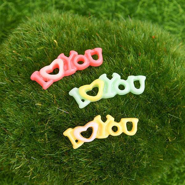I love you plastic miniature garden toys (Green, Dark Pink, Yellow) - 3 Pieces