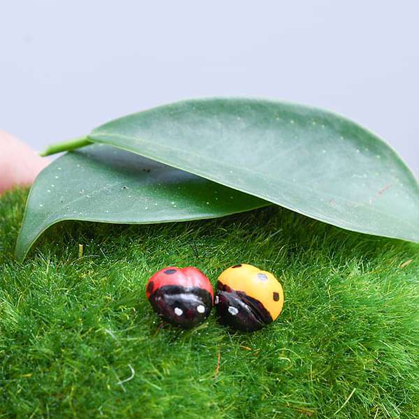 Pin bettles plastic miniature garden toys (Red, Yellow) - 1 Pair