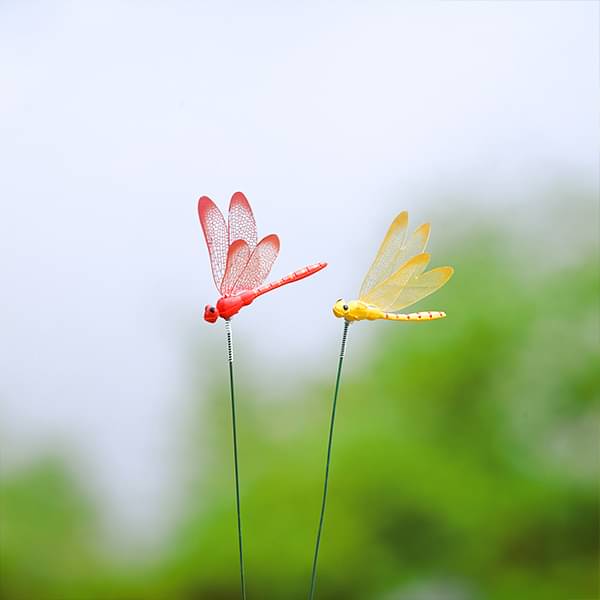 Pin dragon flies plastic miniature garden toys (Yellow, Red) - 1 Pair
