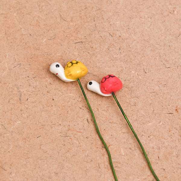 Pin tortoises plastic miniature garden toys (Random Color) - 1 Pair - Image 2