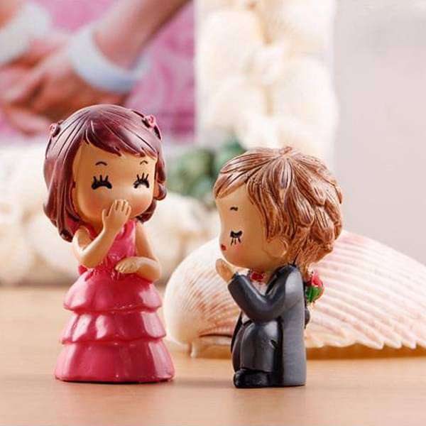 Propose couple plastic miniature garden toys - 1 Pair - Image 2