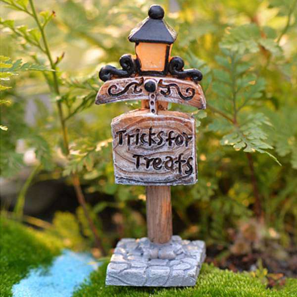 Signpost street light plastic miniature garden toy - 1 Piece
